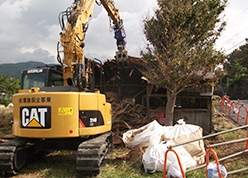 木造解体工事の様子
